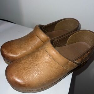 Dansko pro honey clogs 38